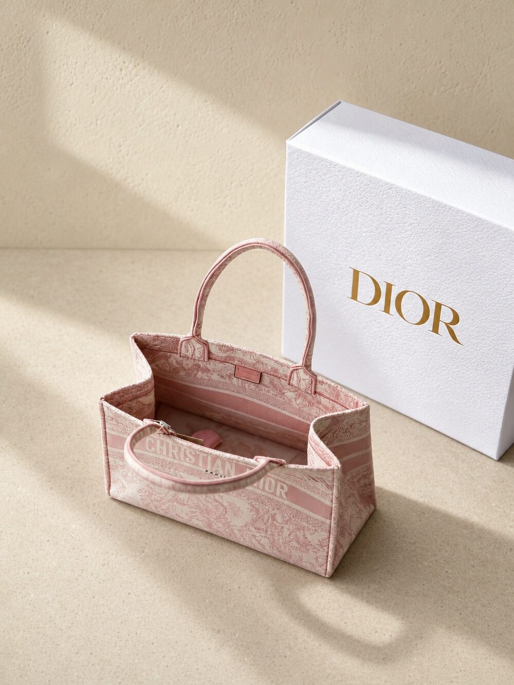 Dior Large Carryall in Pink Embroidered Canvas with Toile de Jouy Motif - Picture 4 of 5